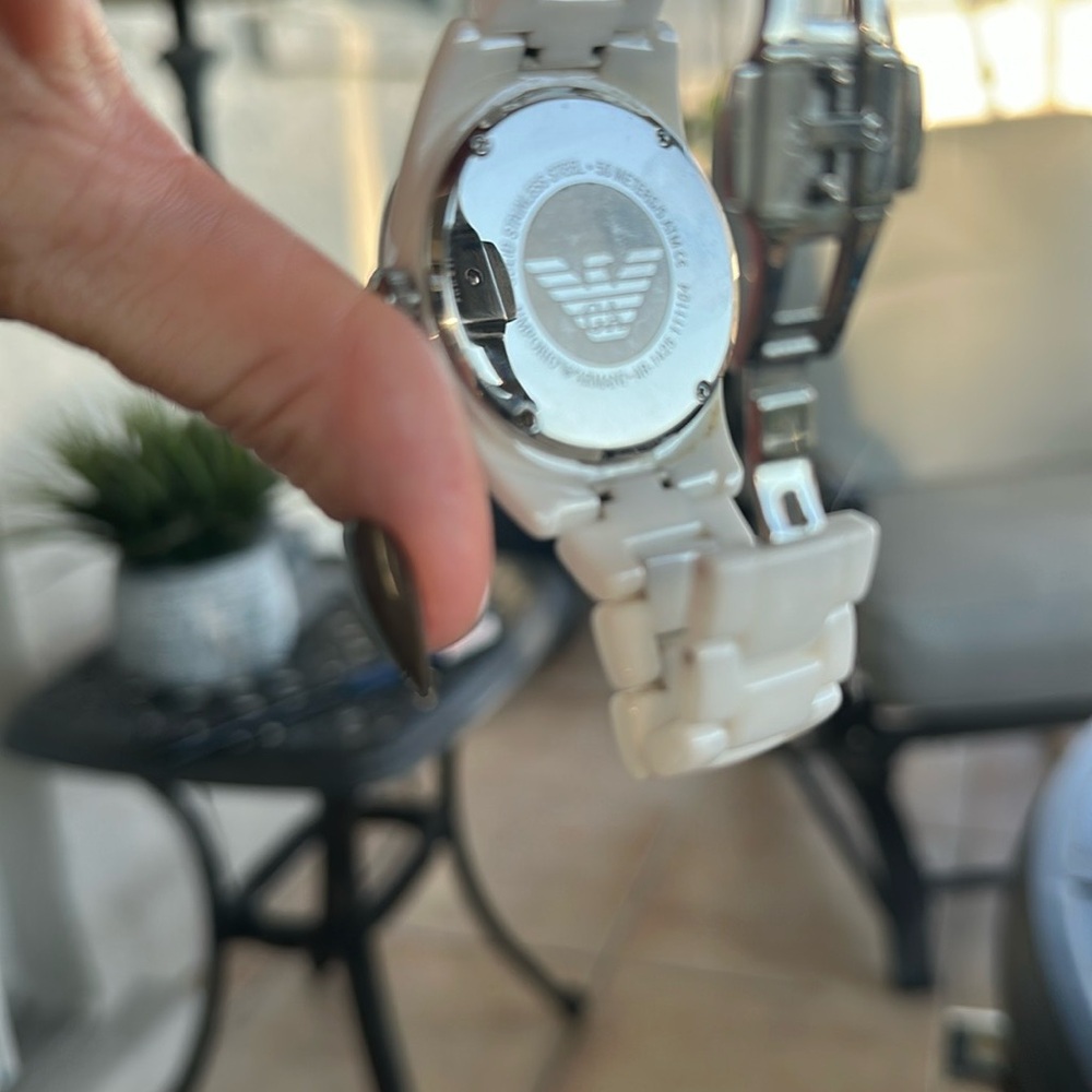 Emporio Armani Elegant White ceramic band Watch - Picture 5 of 10